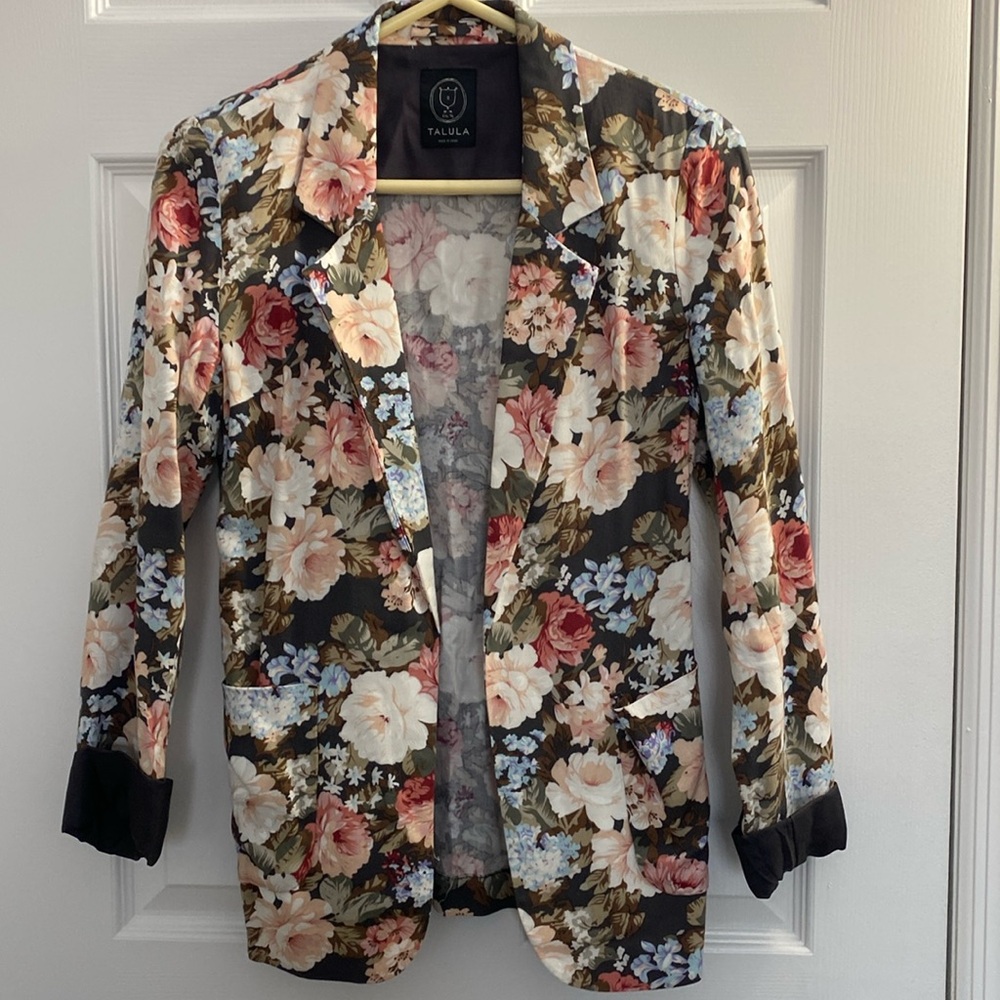 Aritzia Talula Blazer Jacket Floral Open Front Pockets Lightweight Size 2
